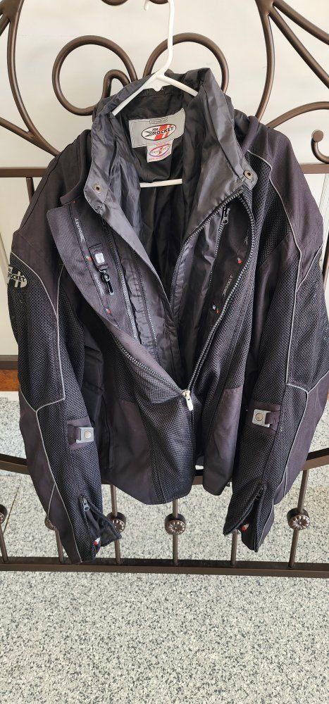 Joe Rocket mesh motorcycle riding jacket with removable liner and protective pads. Size 3X.