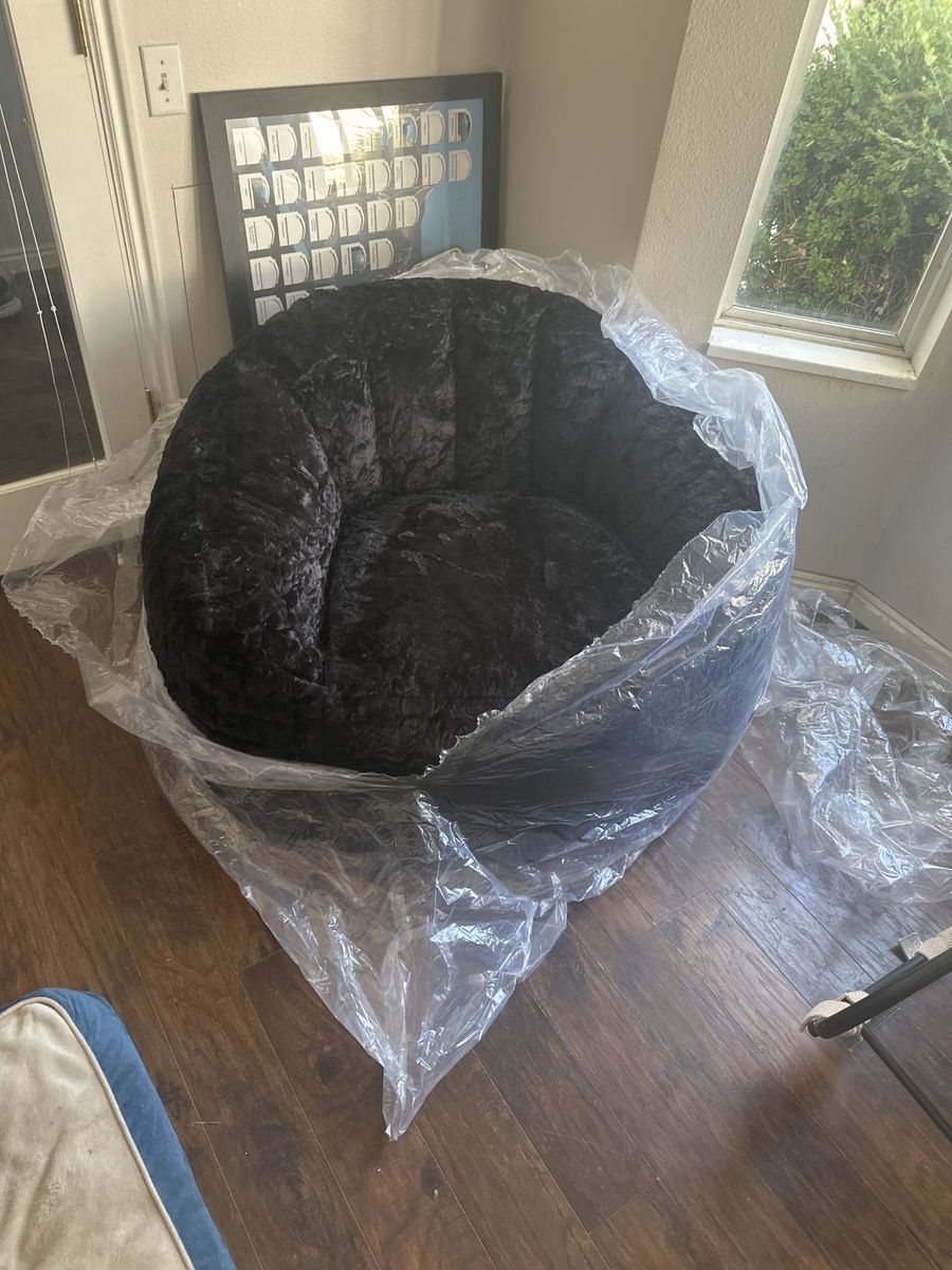 Luxurious Black Crushed Velvet Barrel Chair - brand new never used