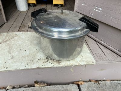 Vintage Aluminum Pressure Cooker 16 quarts