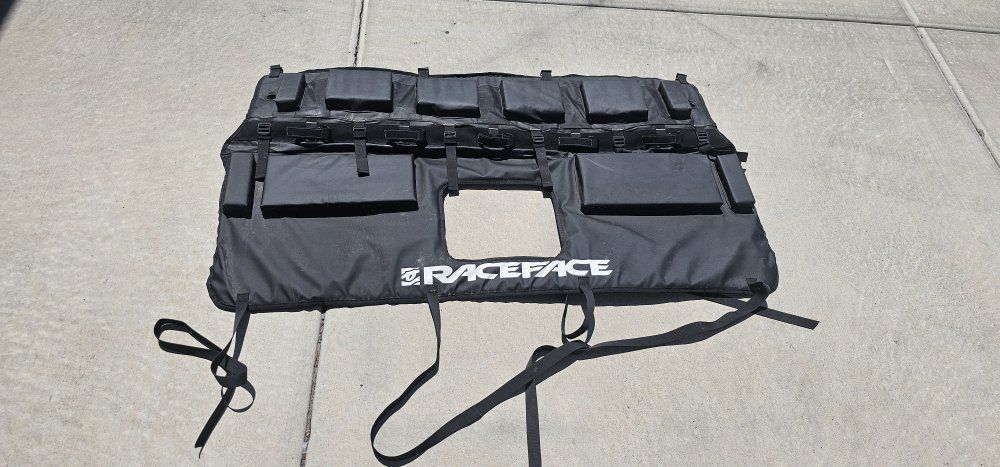 Race Face T2 black tailgate trucks bike pad 51"