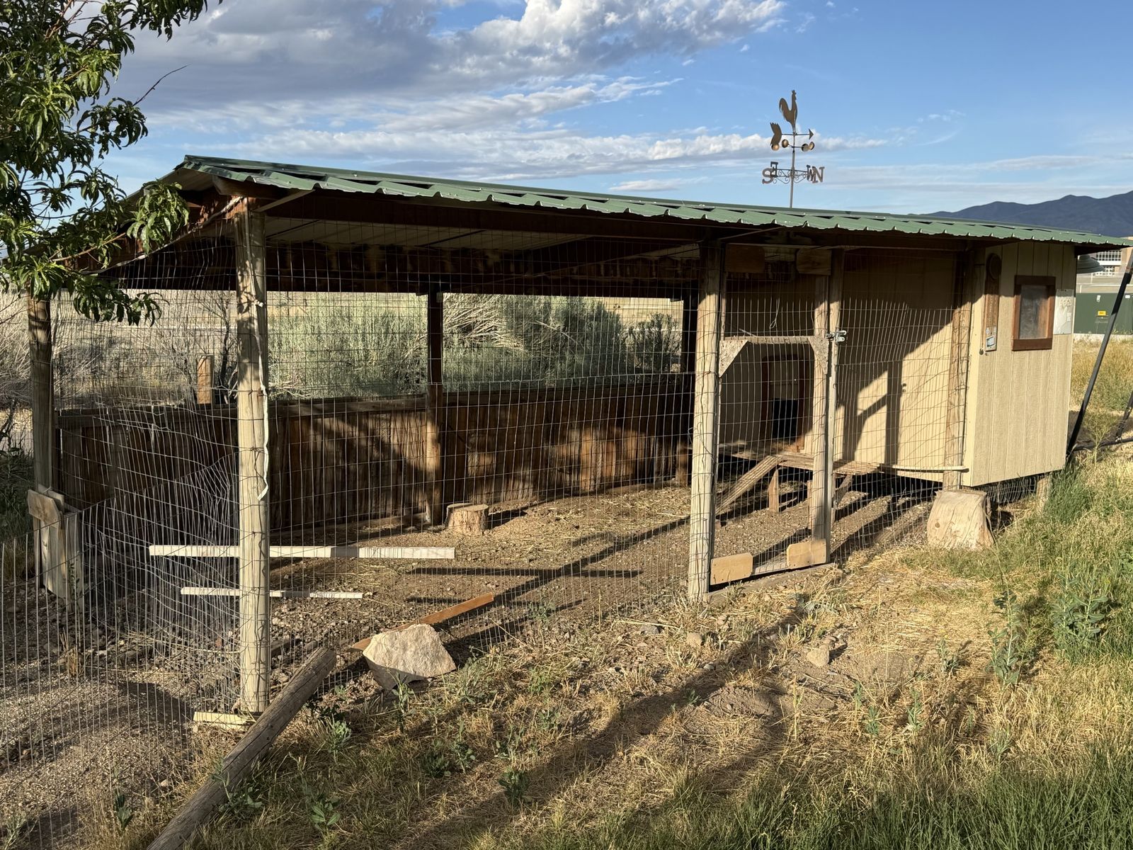 Spacious Chicken Coop & Run - 4x8 ft Coop, 8x15 ft Run - Local Pickup Eagle Mountain