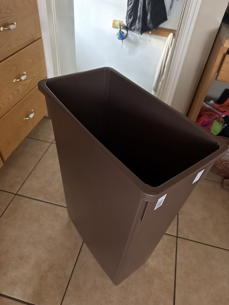 Brown 23 Gal Plastic Trash Can - New