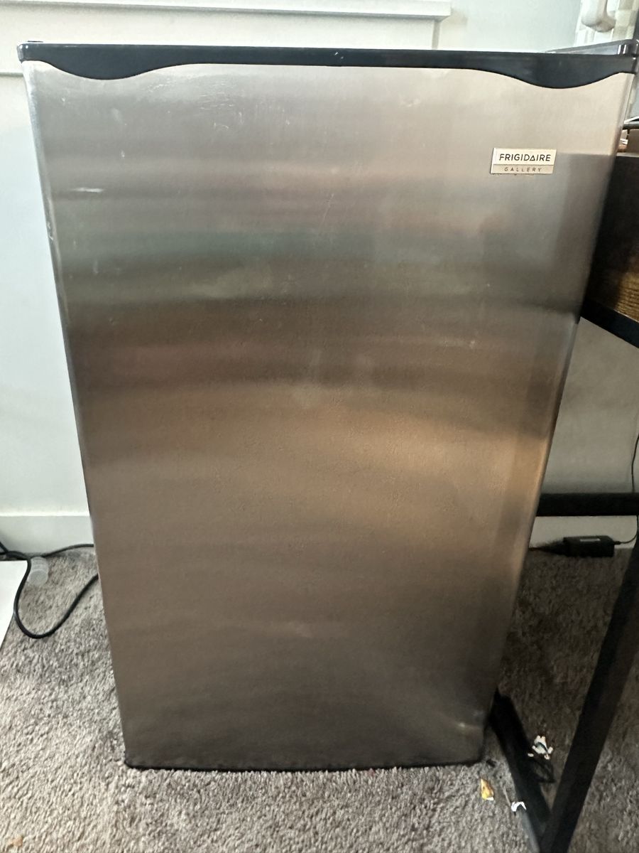 Frigidaire Gallery Mini Fridge 3.2 Cubic Feet