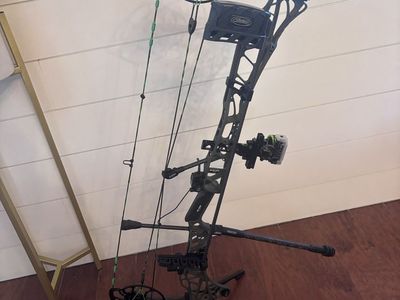 Mathews Lift X 33 W/ Gas Strings