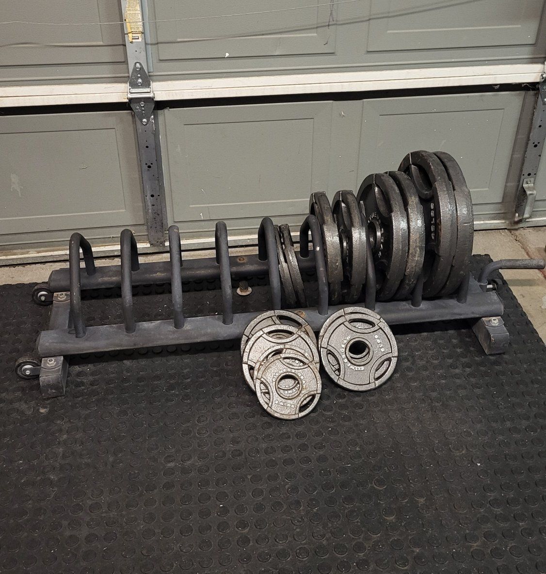 Weights 255 pounds