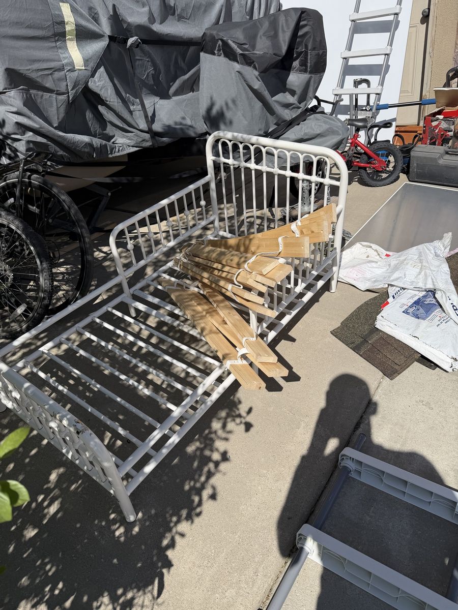 Free toddler bed and mattress
