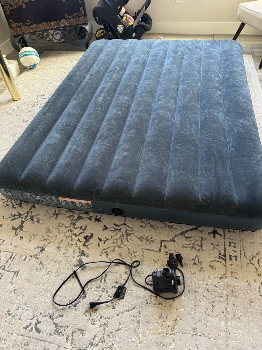 Intex 10” air mattress with quick fill plug in pump