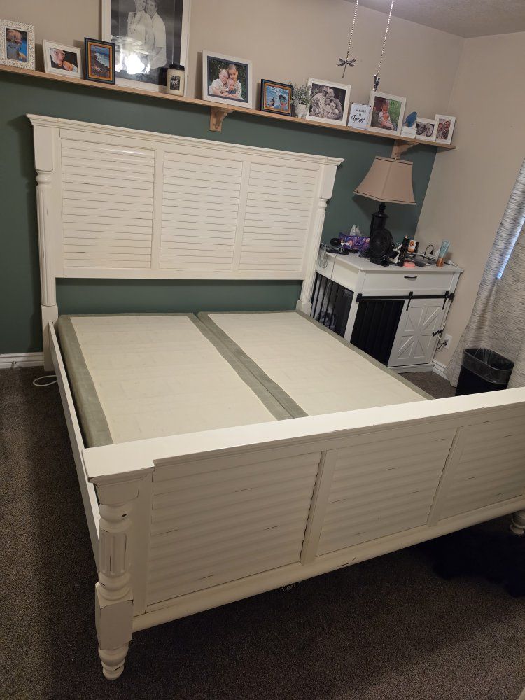 White Wood Queen Size Slat Bed Frame & Headboard - Classic Design