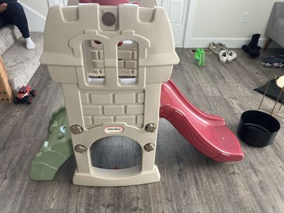 Little Tikes Hide & Seek Climber Red & Green Indoor/Outdoor Kids Slide & Playhouse