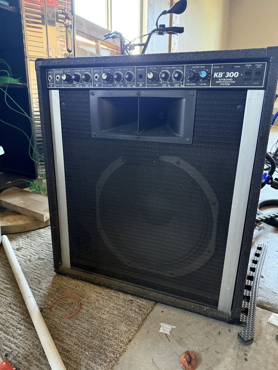 Peavey KB 300 Amp