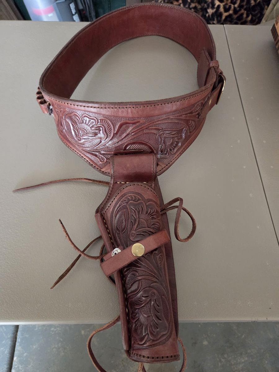 Western Leather Gun Holster Belt Cowboy Style Tooled Revolver .22 .38/357 .44/45