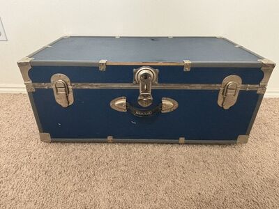 30 Trunk with Lock-Color:Blue Handles