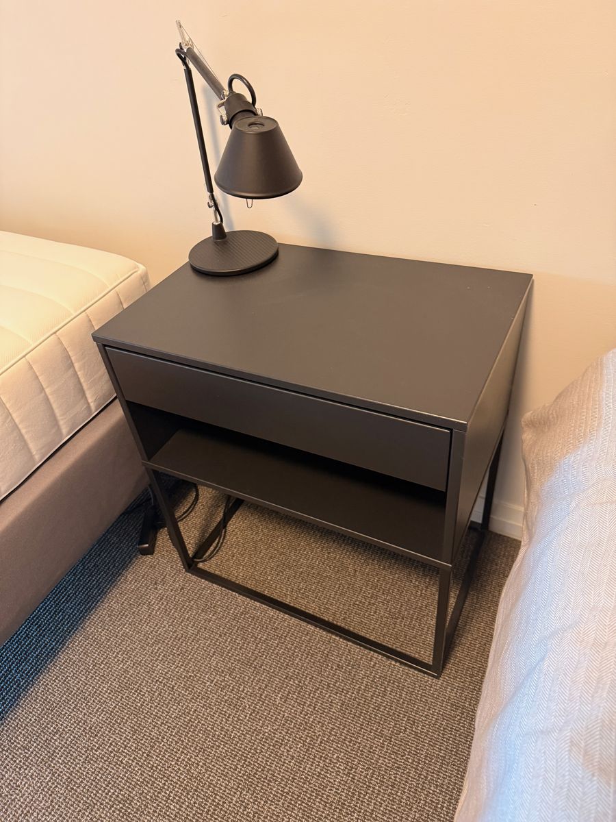 VIKHAMMER Nightstand, black