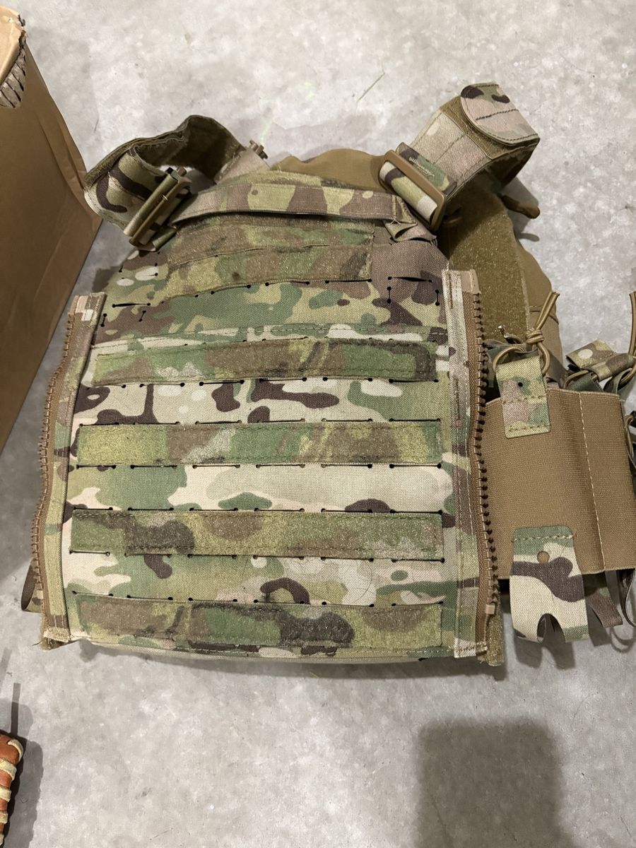 Plate carrier and plates