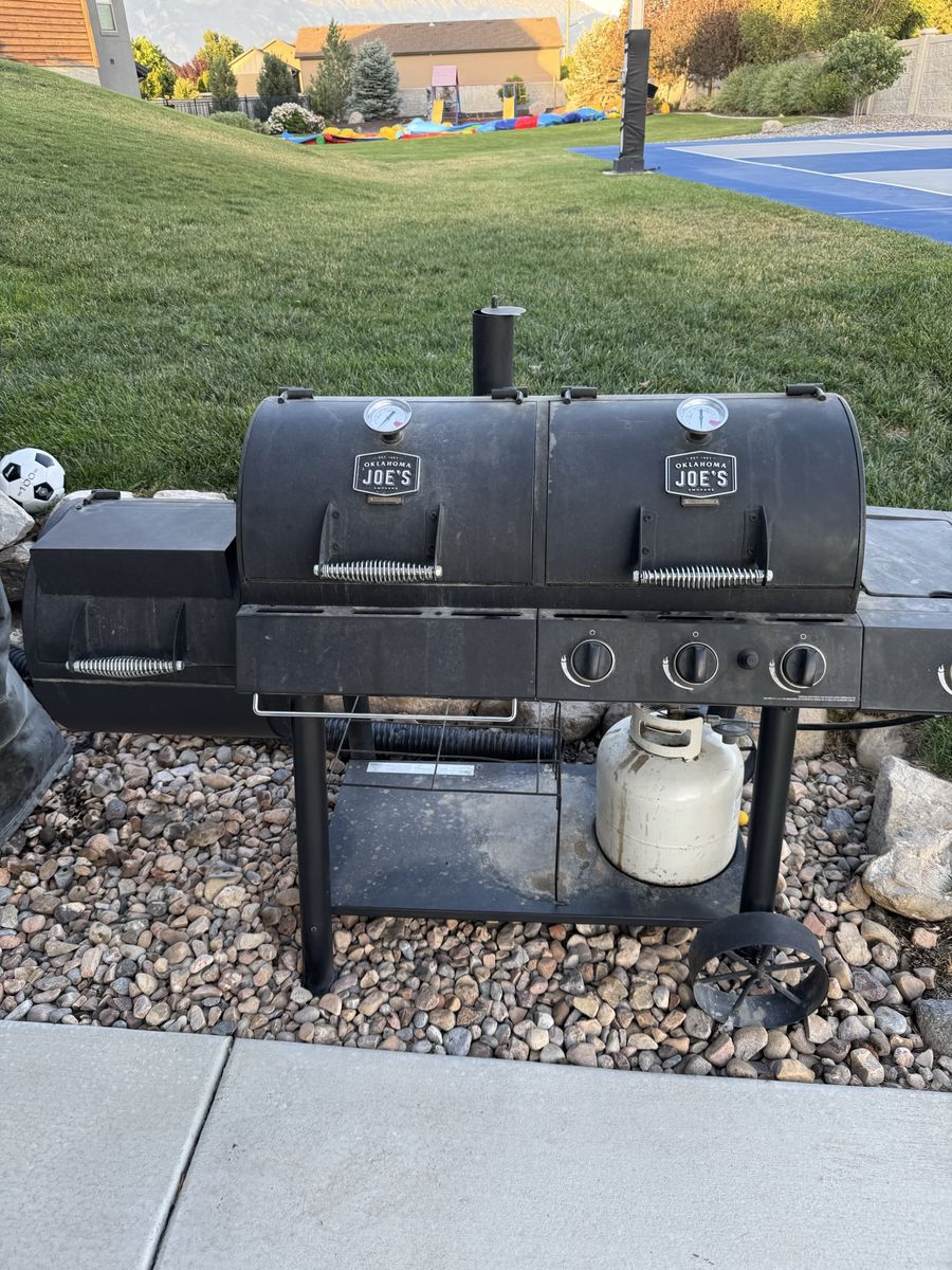 Oklahoma Joe's Longhorn Gas/Charcoal Grill
