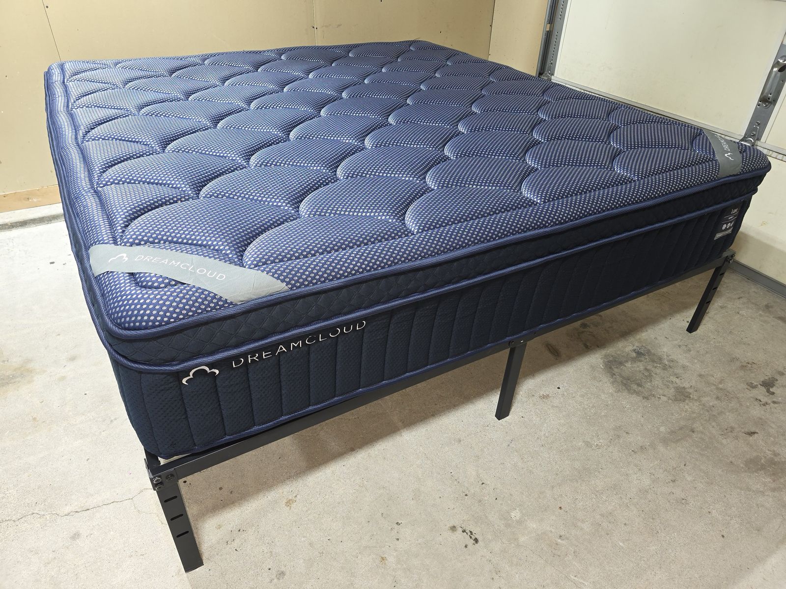 Cooling DreamCloud Luxe Hybrid King Mattress