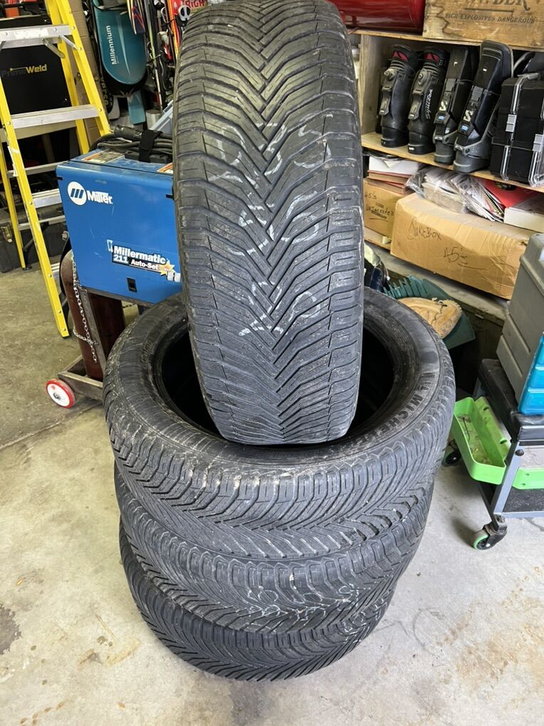 4 Michelin Cross climate 2 235/55R20 Tires