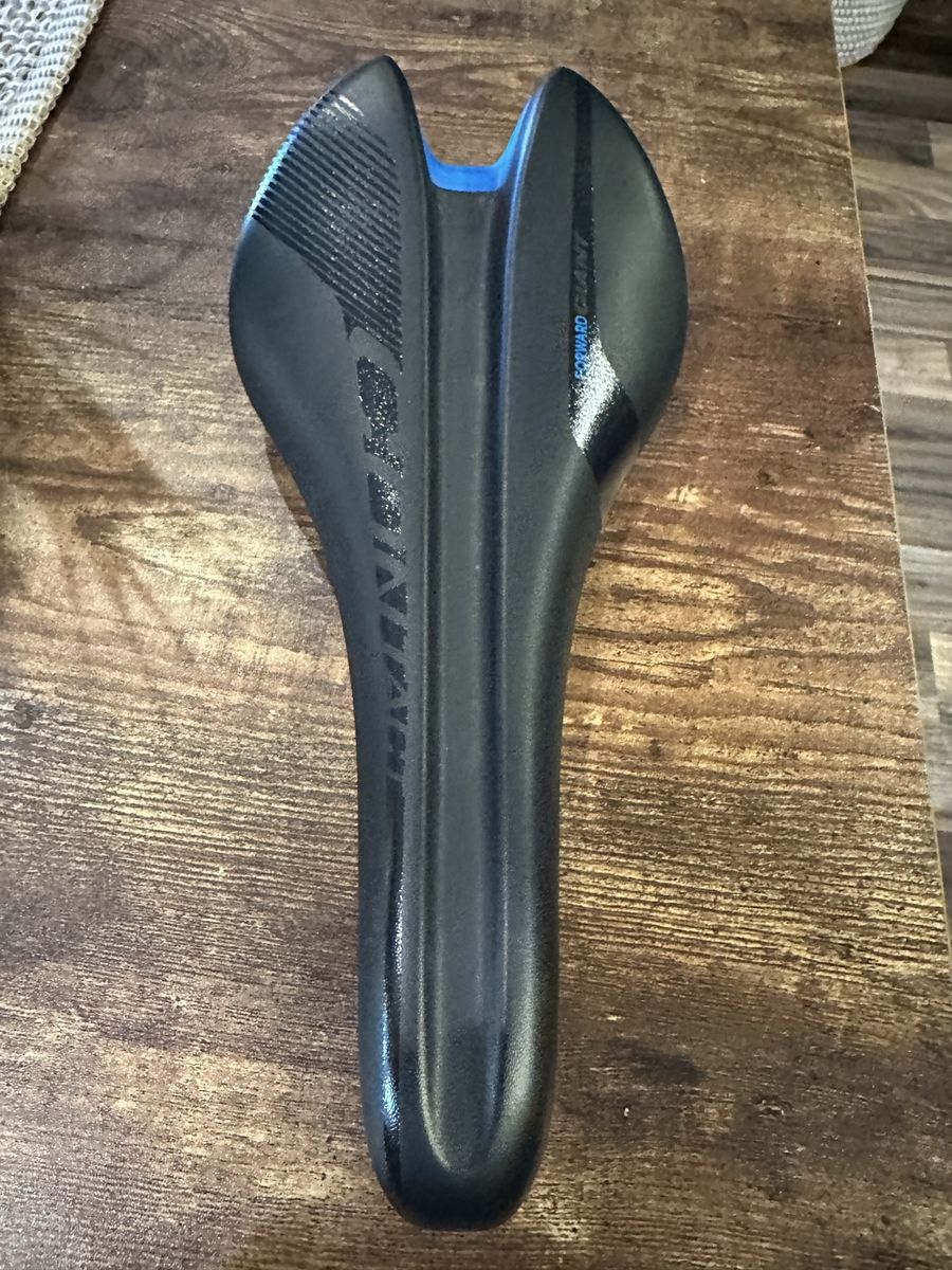 Giant Contact saddle