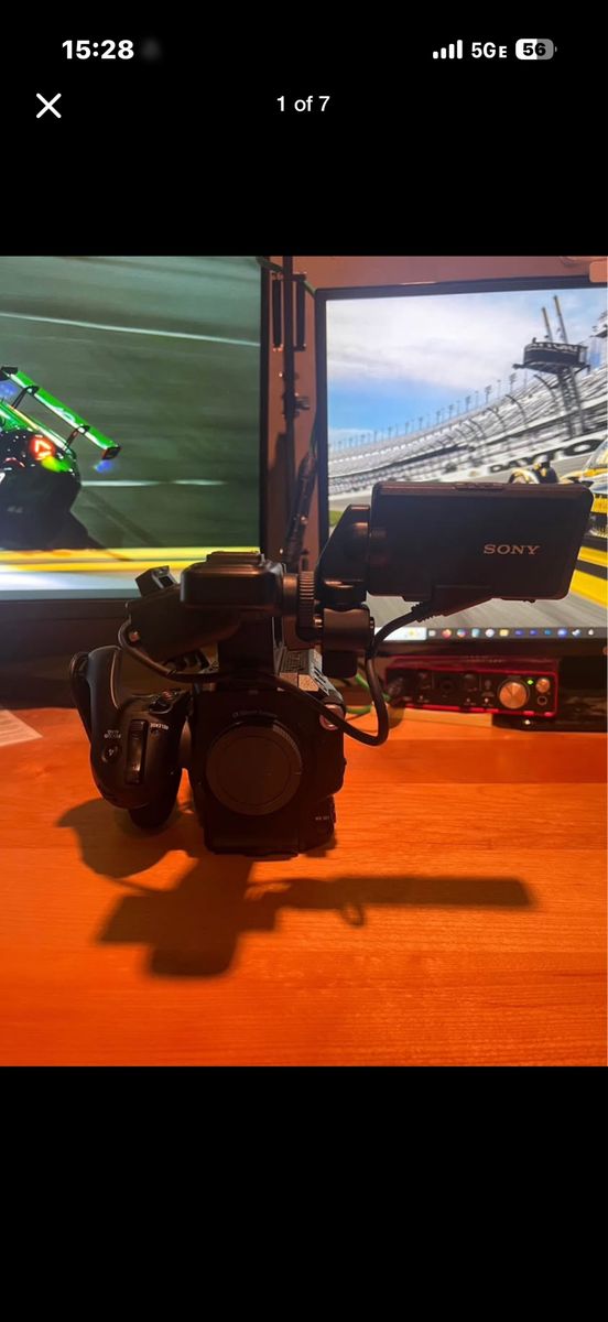 Sony PXW-FS5 Professional XDCAM Super 35 Camcorder Body with Top Handle and Screen