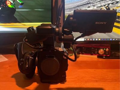 Sony PXW-FS5 Professional XDCAM Super 35 Camcorder Body with Top Handle and Screen