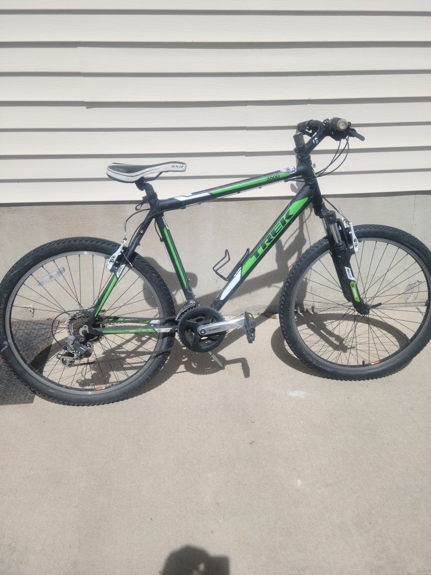 Trek 3500 Mountain Bike Black and Green Hardtail
