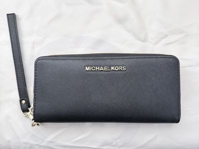 Michael Kors Leather Continental Wristlet