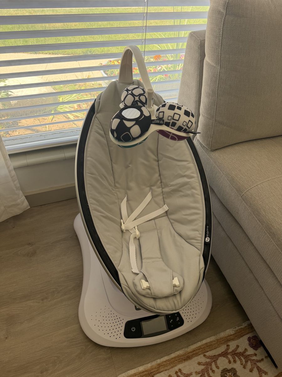 4 Moms Mamaroo swing