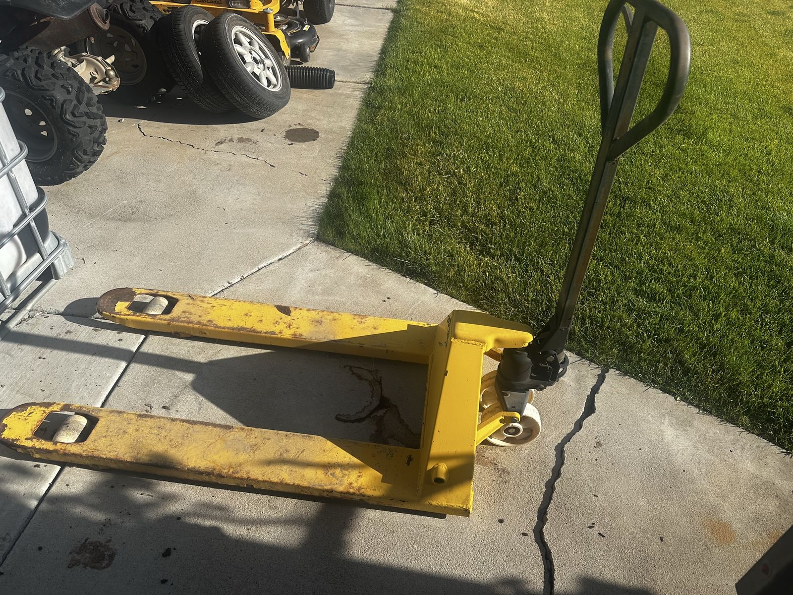 2000 lb hydraulic pallet jack