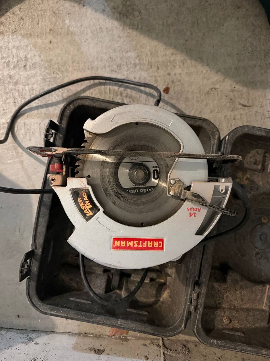 Craftsman 7 1/4 in corded circular saw with case