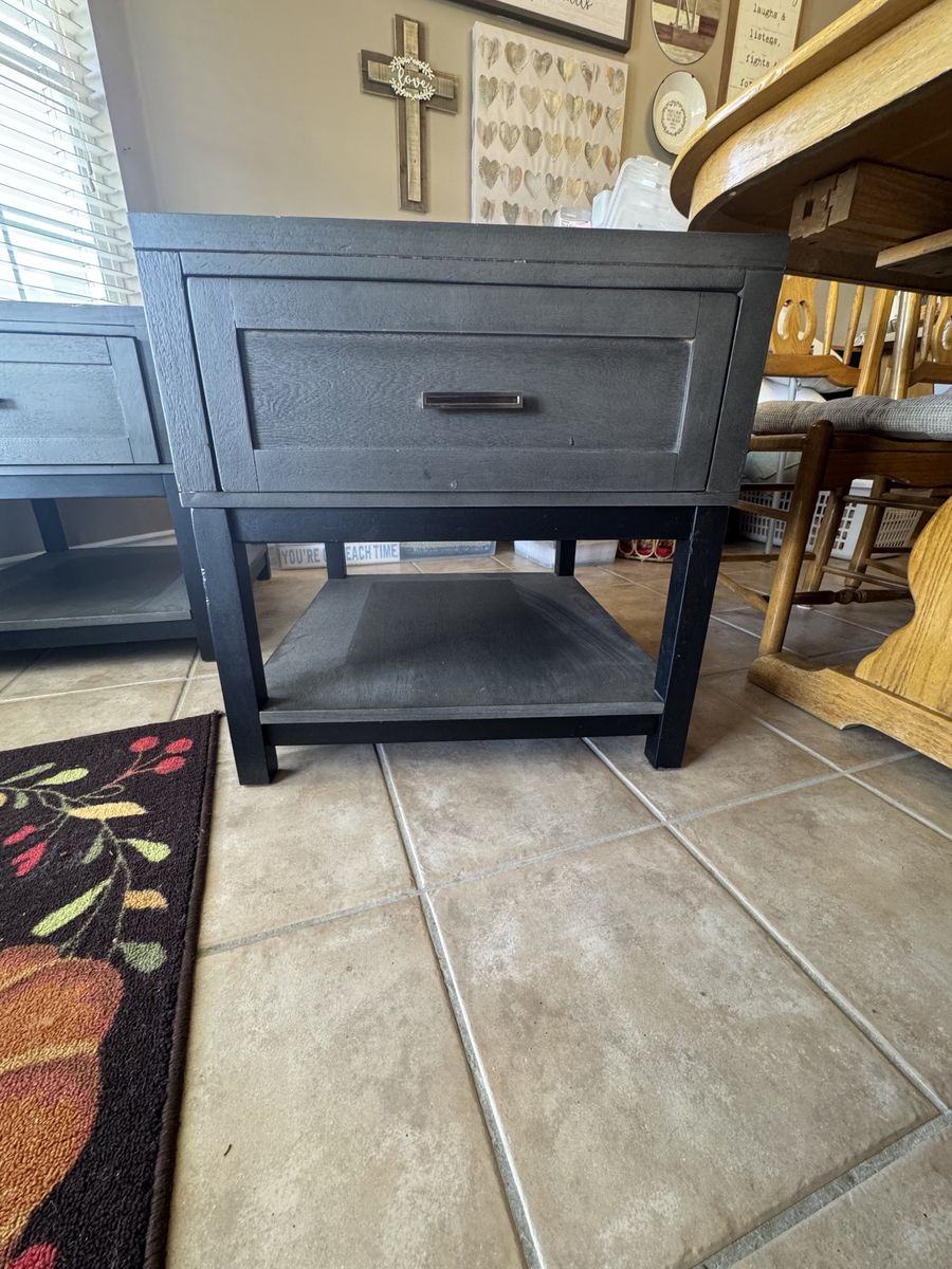 End Table/Nightstand