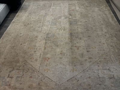 Area Rug 9' x 12'