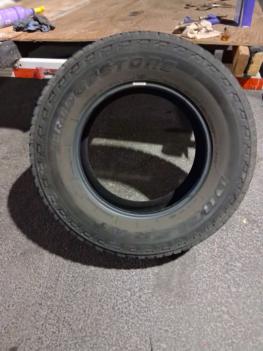 1    Bridgestone Dueler  275 70R 18 LT