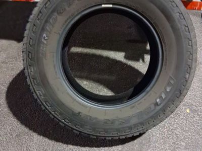 1 Bridgestone Dueler 275 70R 18 LT