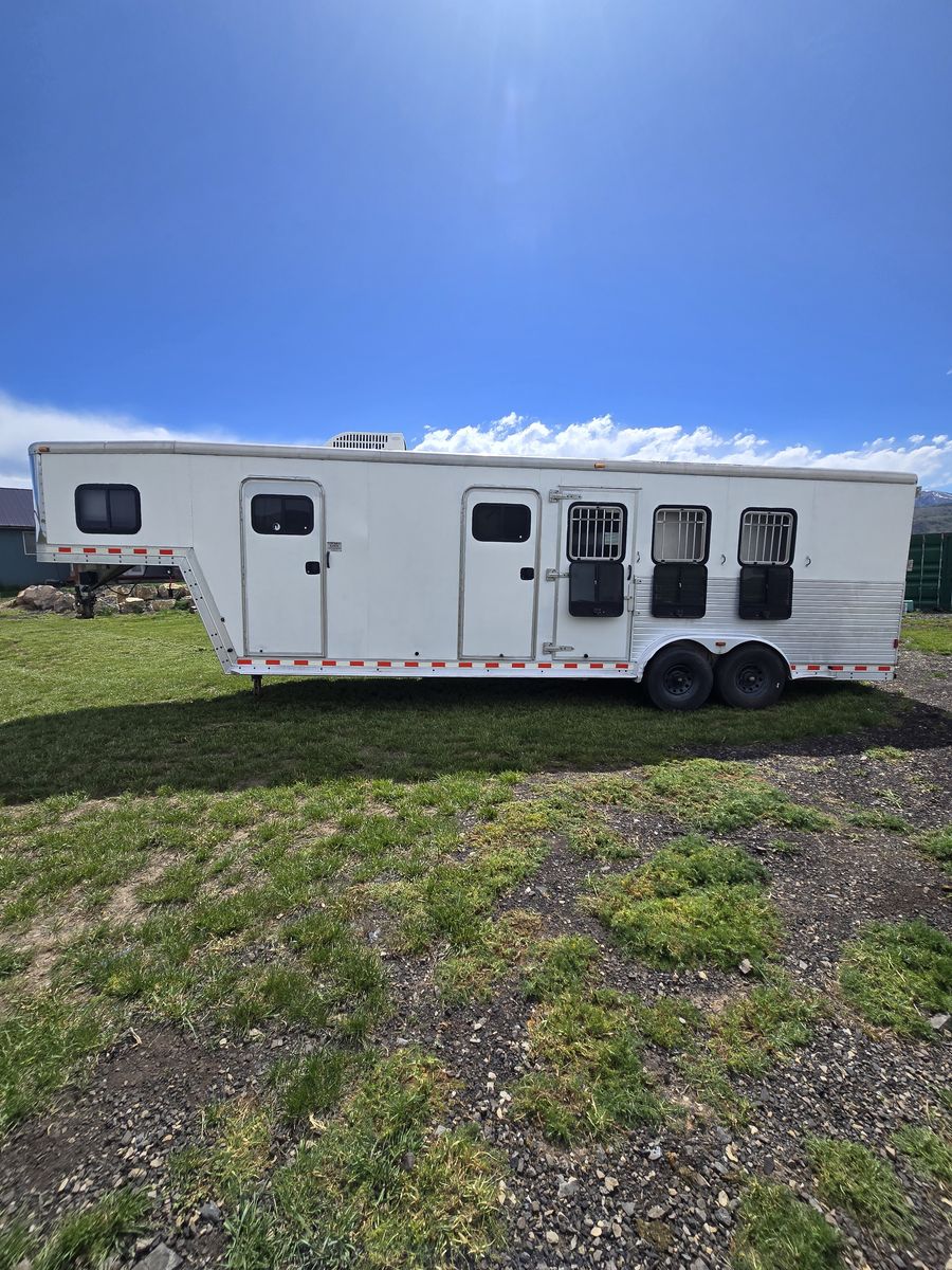 2004 Kieferbuilt Aluminum weekender horse trailer