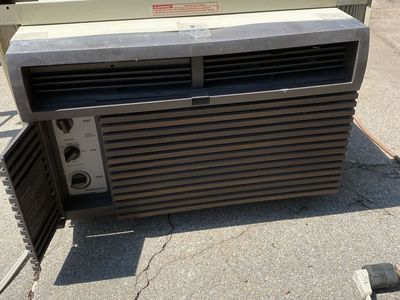 Kenmore Window Air Conditioner Unit (24" W x 24" D x 14" H)