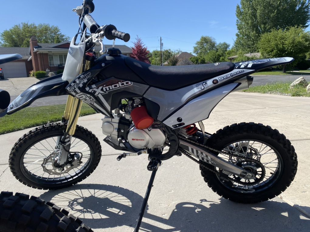 125 cc Syx Moto Dirtbike