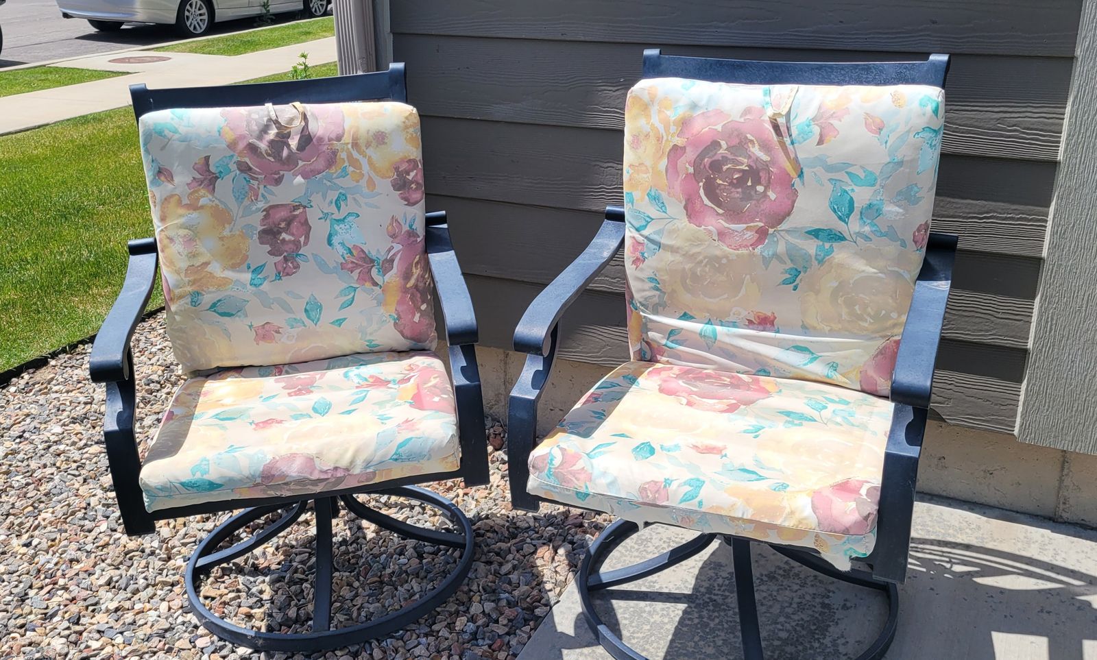 2 Outdoor Swivel Rocking Patio Chairs