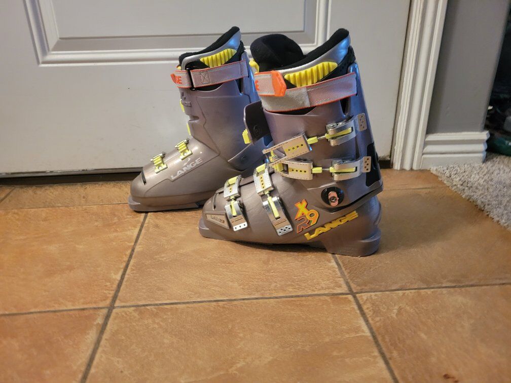 ladies Ski boots 25-25.5 W8-8.5