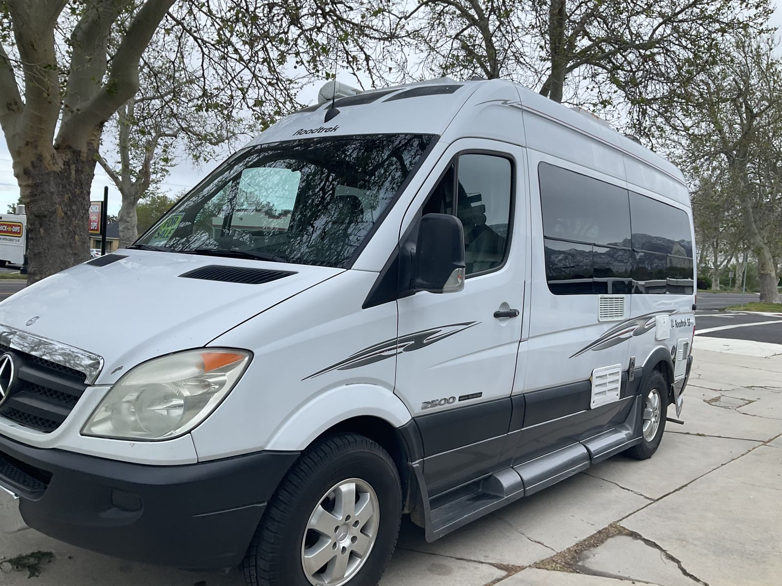 2008 sprinter 2500 Mercedes – Benz 6 cylinder turbo diesel with  roadtrek  camper van
