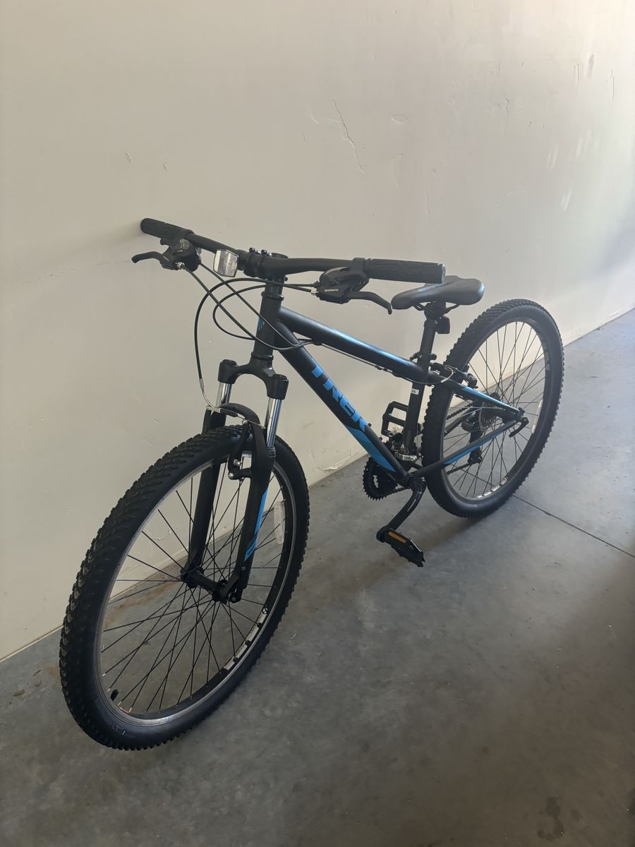 Trek 820 Mountain Bike - Like New!