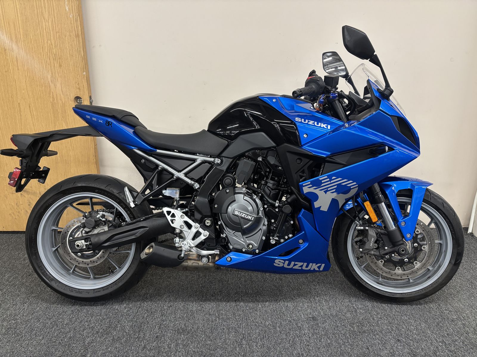 2025 Suzuki GSX-8R
