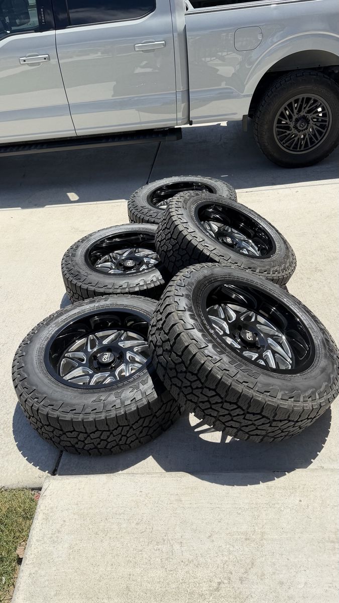 Jeep Wrangler Gladiator Rims and Tires 35/11.50R20 Falken Wildpeak AT3w