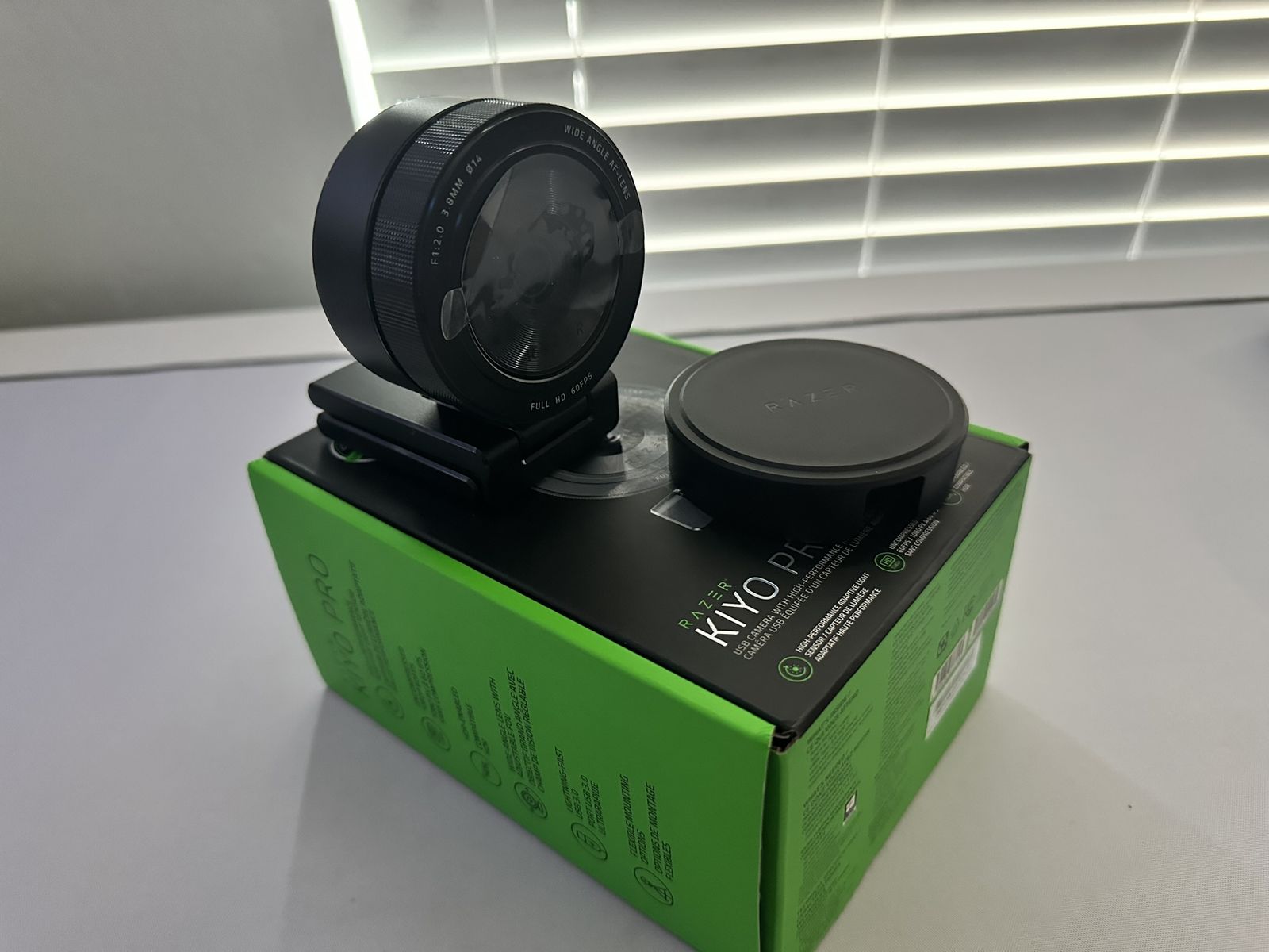 Razer Kiyo Pro Webcam | 1080p | 60fps | HDR | Wide-Angle Lens | USB 3.0 | Adaptive Light Sensor
