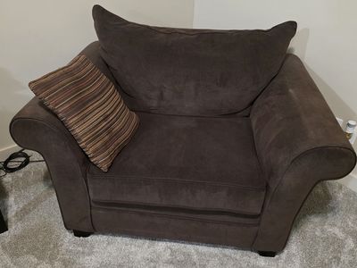 Comfy Brown Armchair – Must Go Before June 17!