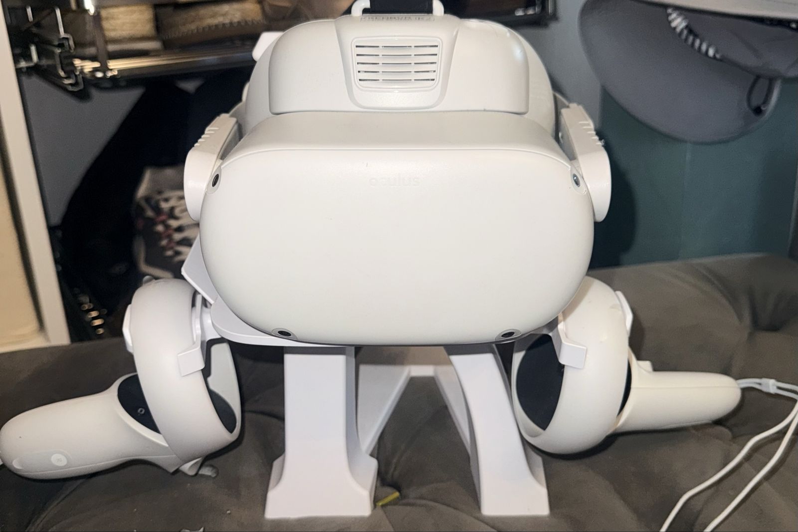 Oculus Quest 2 with stand