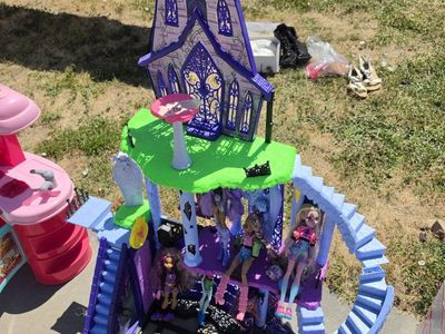 Monster High Ghoulia Yelps Doll & Playset