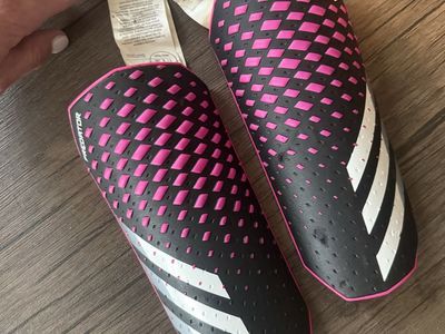 Girls Adidas Shin Guard W/O Straps