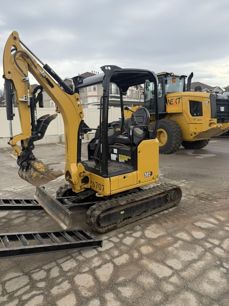 Mini Excavator Rental – Fits Through Backyard Gates – 39" Narrow Cat 301.8 / 302 - Half day options