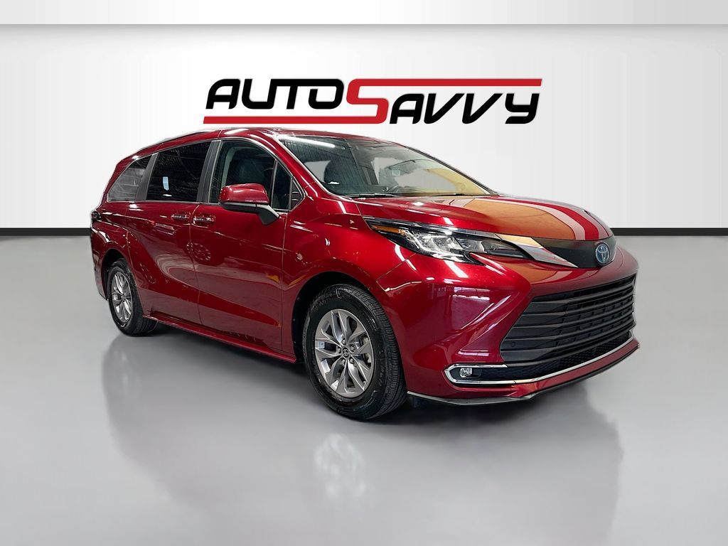2023 Toyota Sienna XLE 8-Passenger