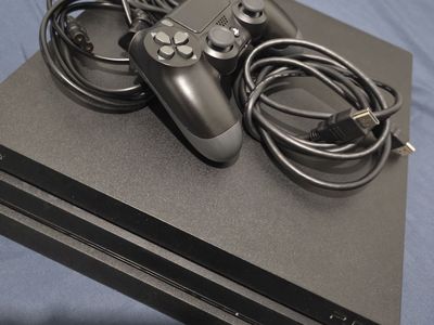 ps4 pro (2 TB)